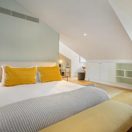 Whome Top-floor In Prime Location דירה ליסבון