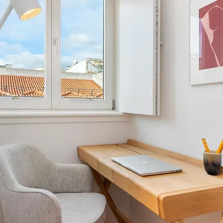 Whome Top-floor In Prime Location ליסבון