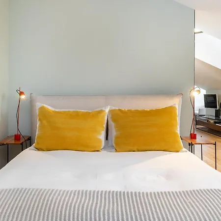 Whome Top-floor In Prime Location * ליסבון