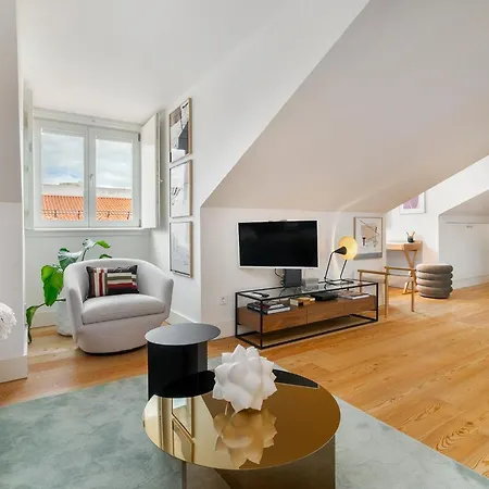 Whome Top-floor In Prime Location * ליסבון