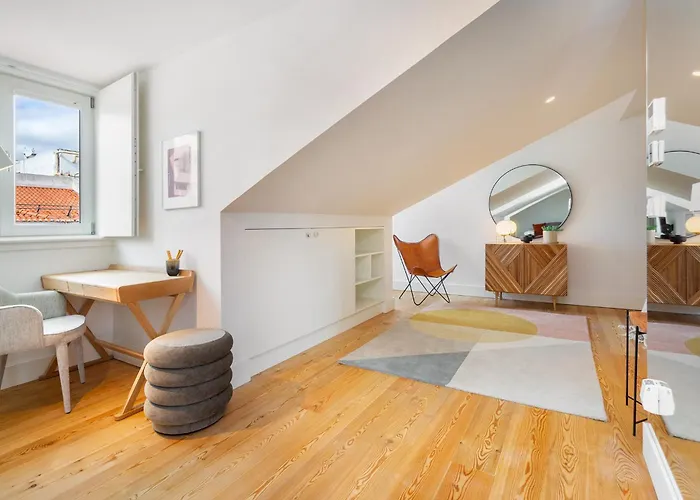 Whome Top-floor In Prime Location Apartment *