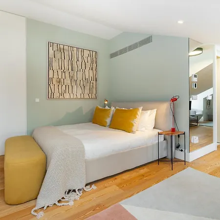 Whome Top-floor In Prime Location Lejlighed *