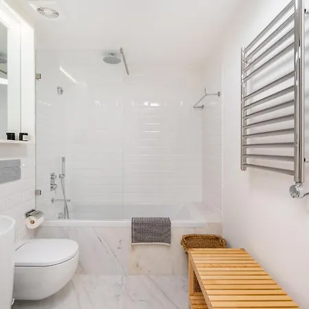 Whome Top-floor In Prime Location Lejlighed